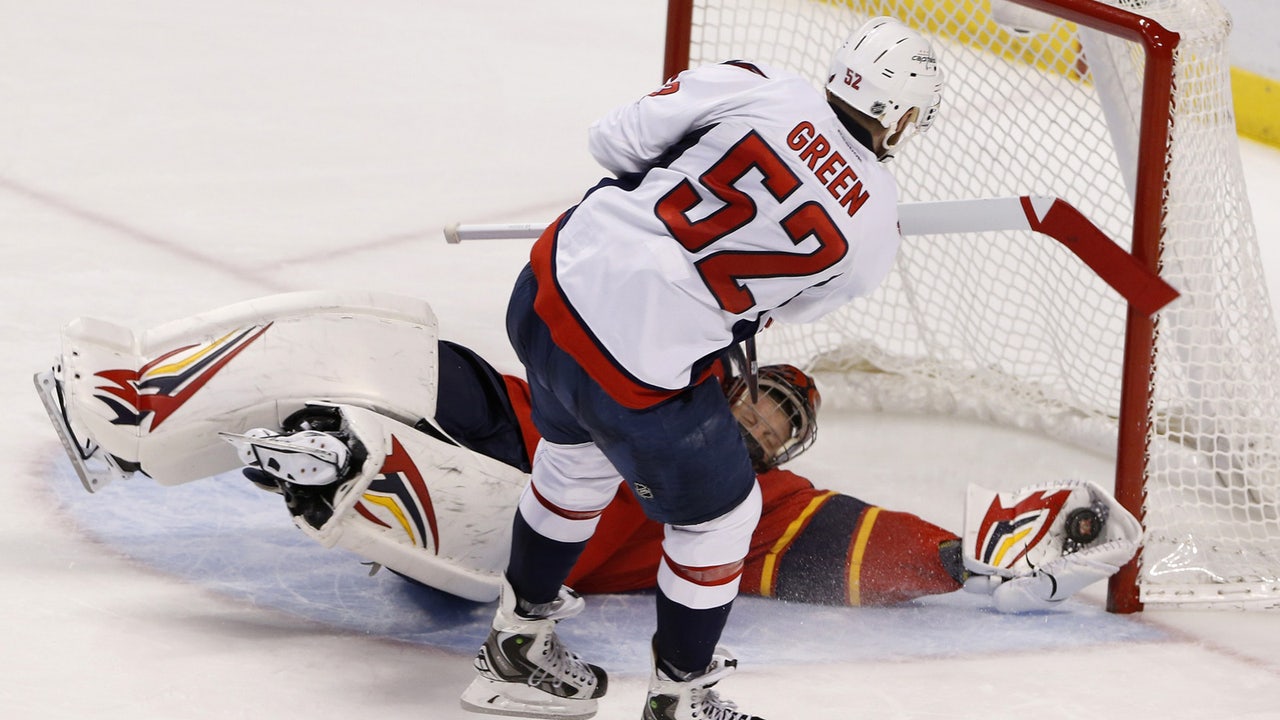 Tim Thomas feels fortunate to make highlight-reel save